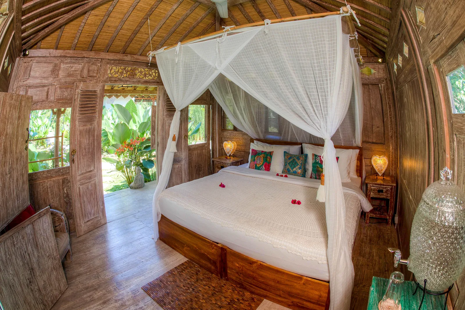 Kasih deluxe bungalow interior.jpg